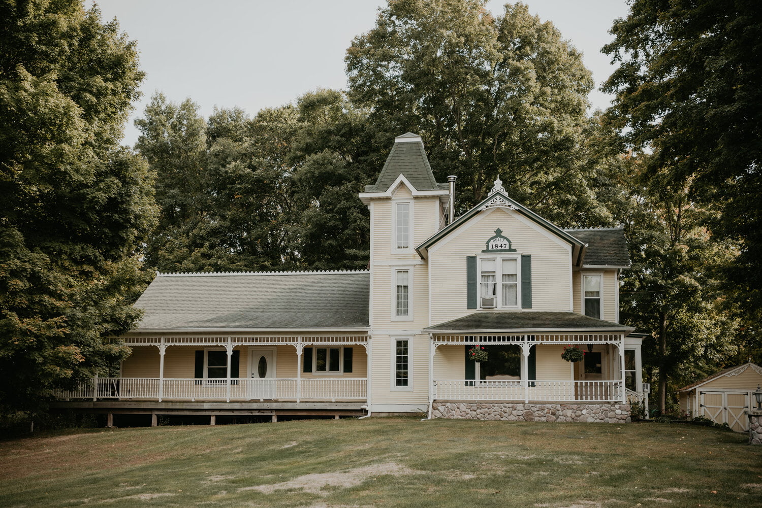 Stonegate Manor & Gardens Benton Harbor wedding venue