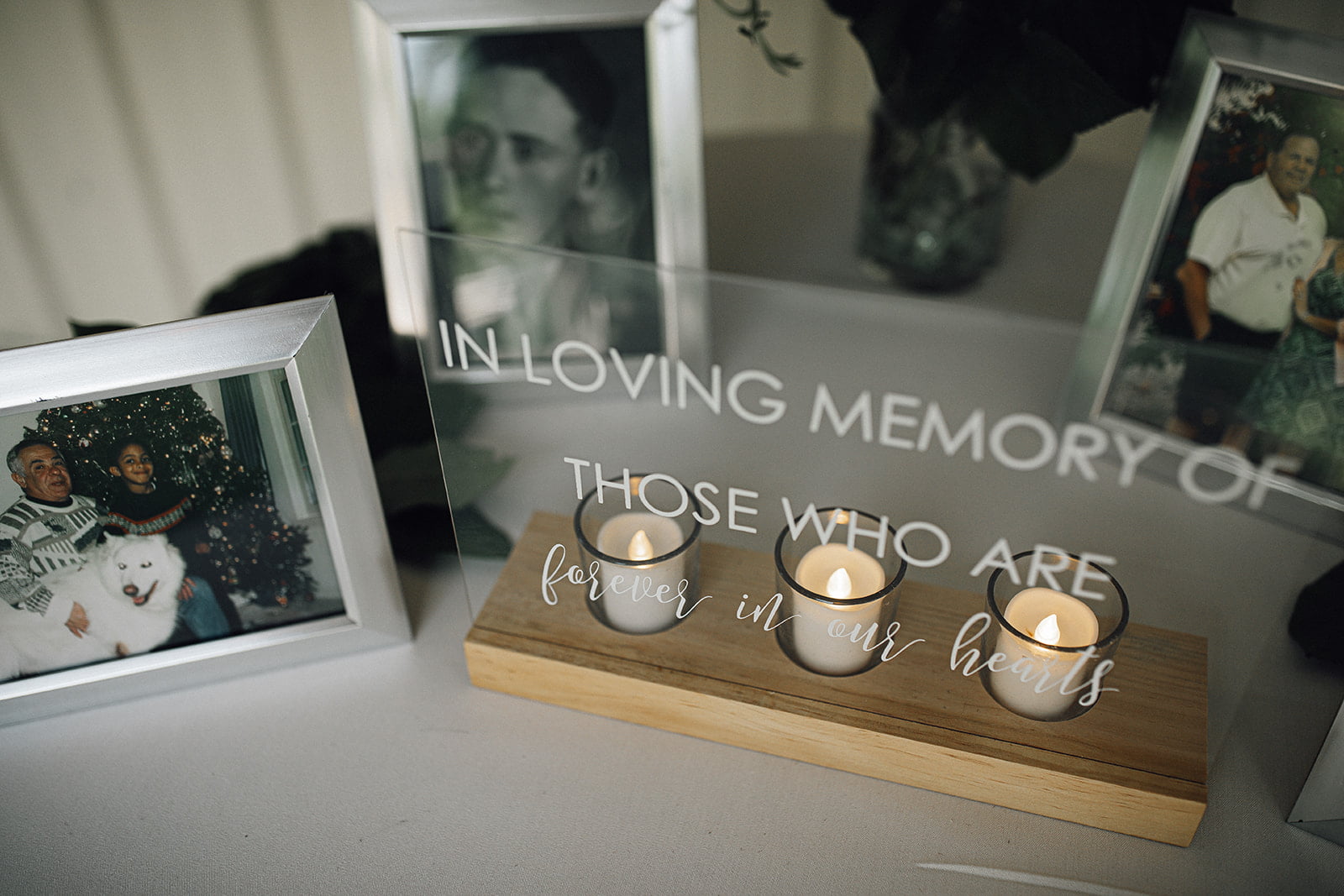 A beautiful memory table to honor deceased relatives at your wedding